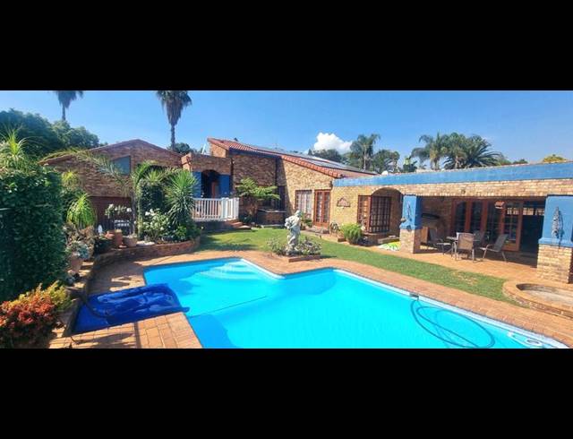 6 BEDROOM HOUSE FOR SALE IN ZWARTKOP